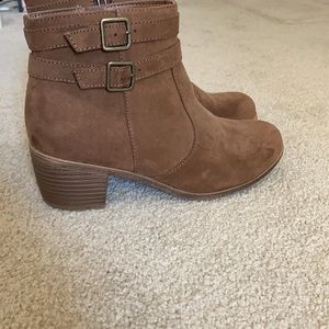 BROWN BOOTIES